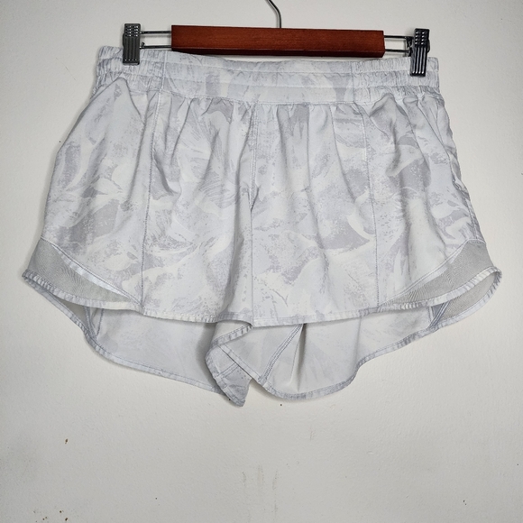 Lululemon Hotty Hot Short II Long 4" Inseam Running Shorts White Gray Sz 10 Tall - Picture 2 of 5